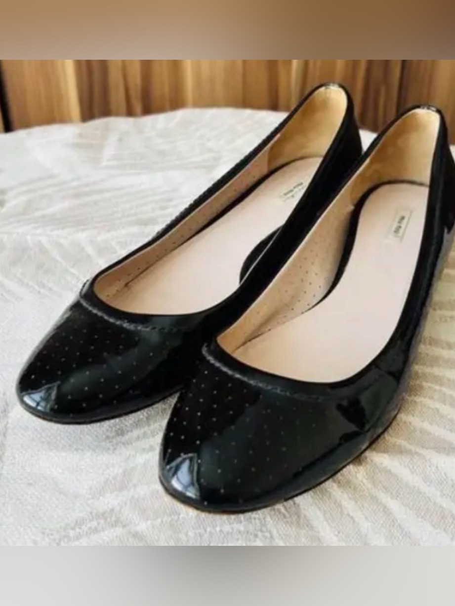 Miu Miu Black Patent Perforated Ballet Flats In 37